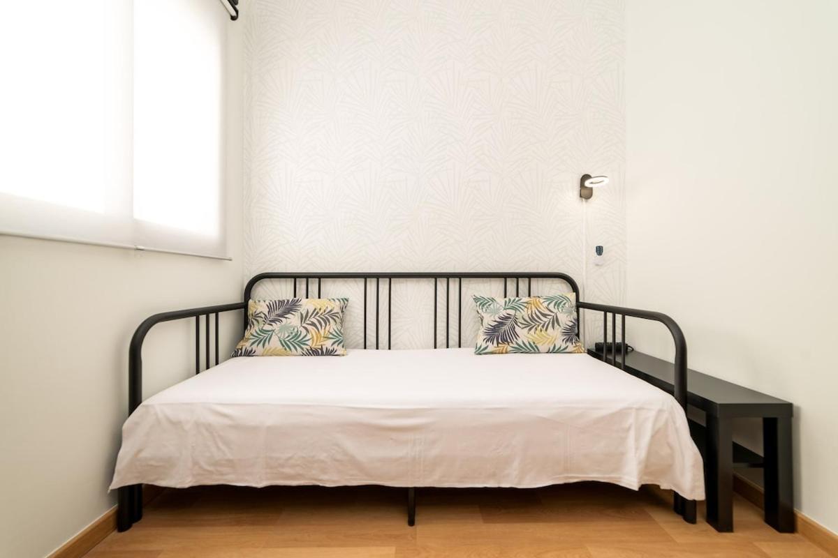 -Malagasunapts- Stylish City Centre Pool&Parking Экстерьер фото