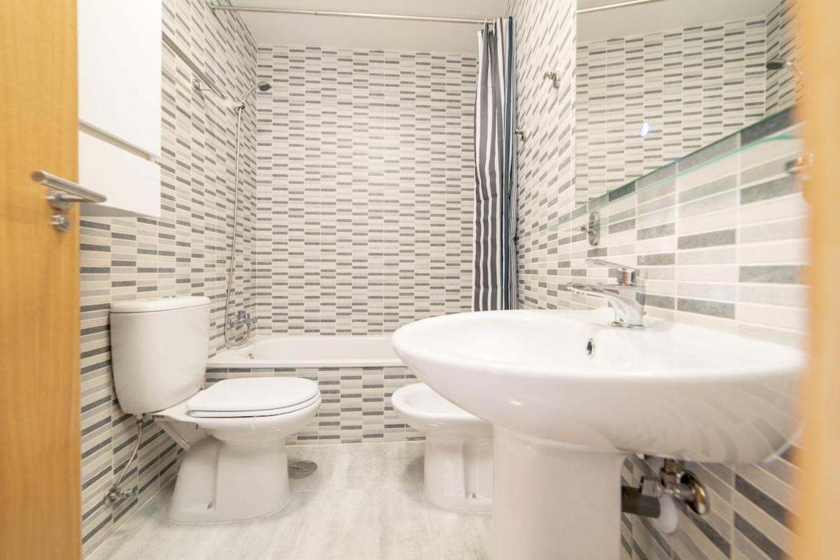 -Malagasunapts- Stylish City Centre Pool&Parking Экстерьер фото