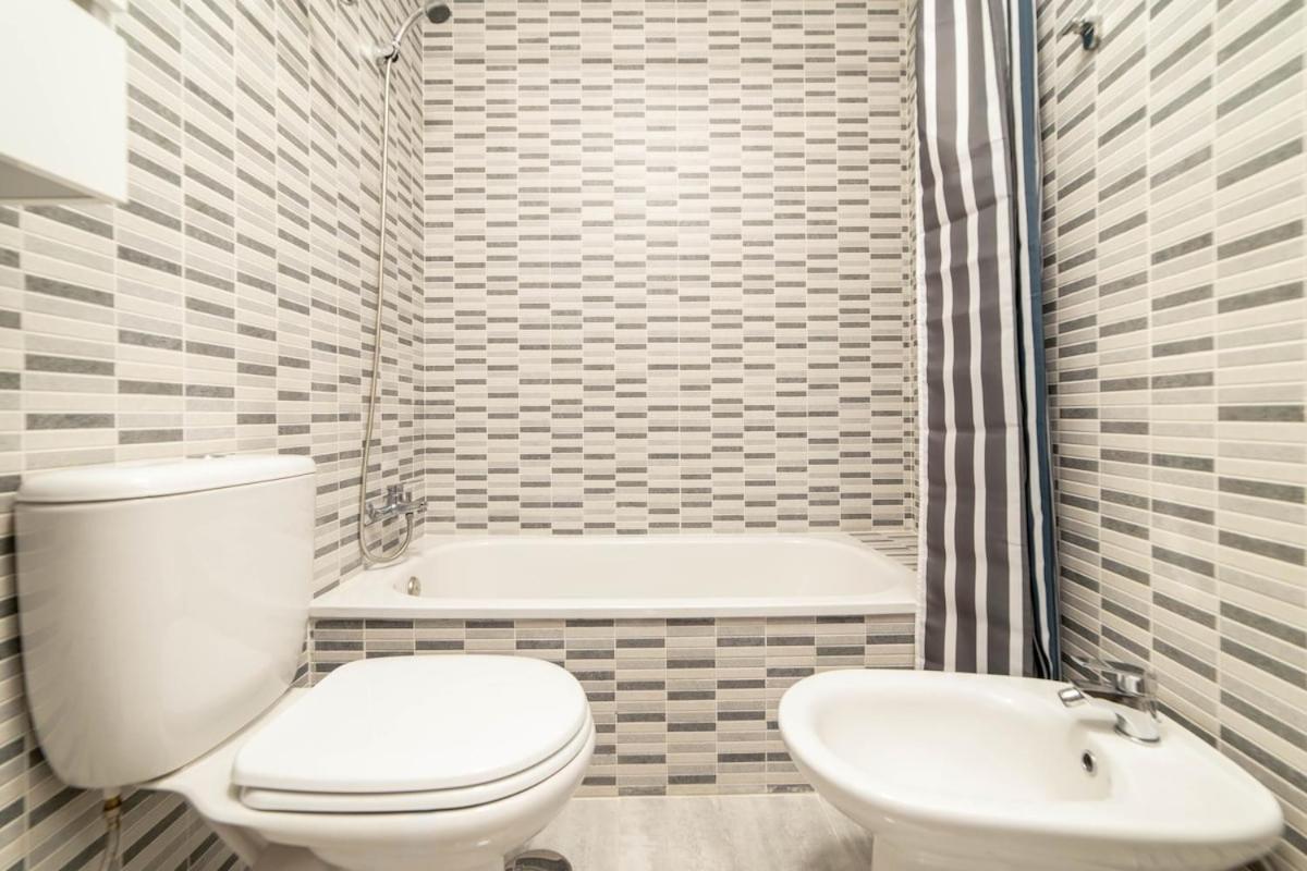 -Malagasunapts- Stylish City Centre Pool&Parking Экстерьер фото